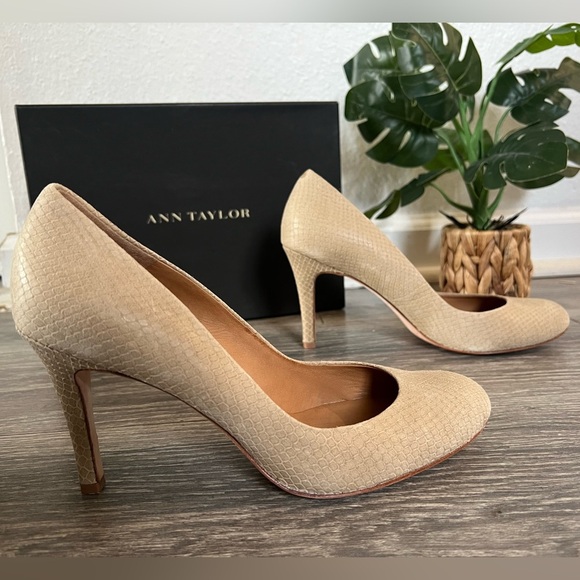 Ann Taylor perfect pump true khaki snake print size 7 - Picture 2 of 9